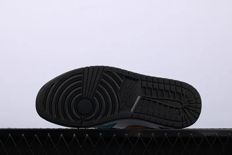 All categories Air Jordan Jordan series basketball shoes Air Jordan 1 Mid Air Jordan 1 Mid four-color stitching toe mid-top full toe layer authentic 554724-125